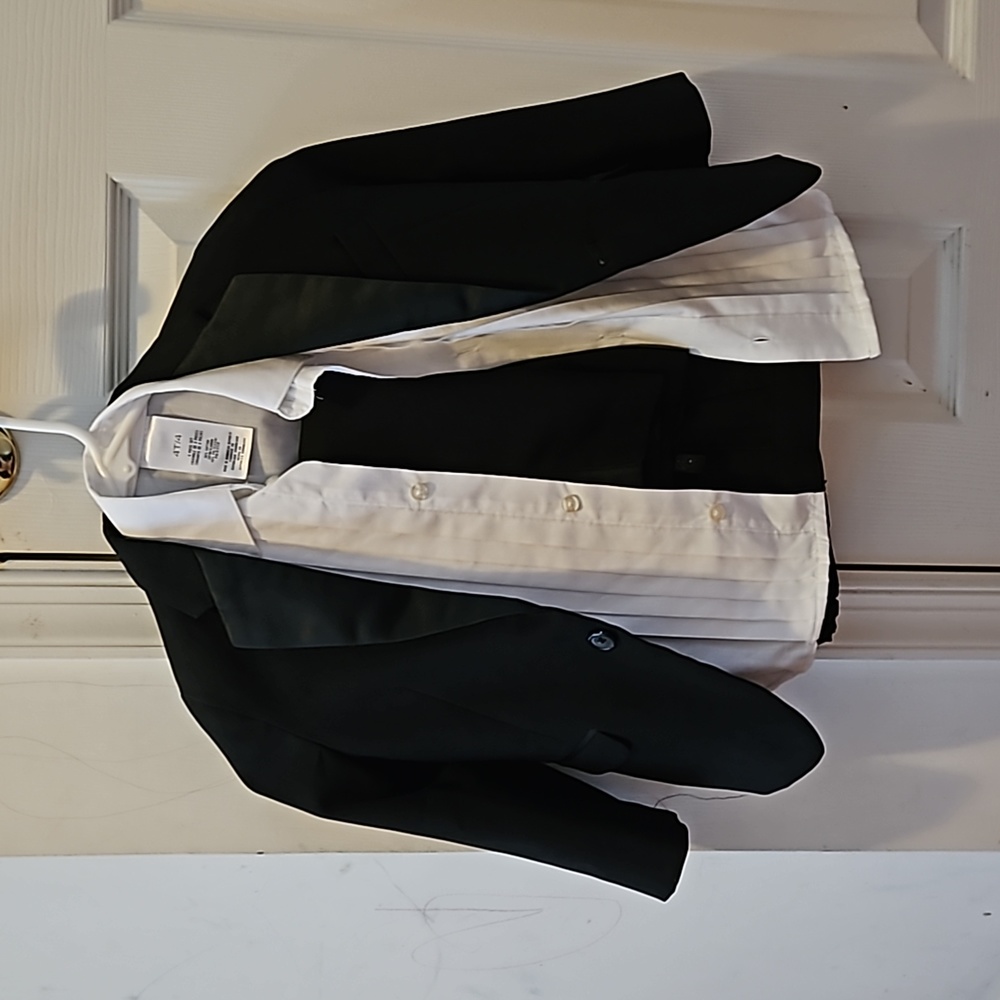 Boys 4 Tuxedo Suit Set